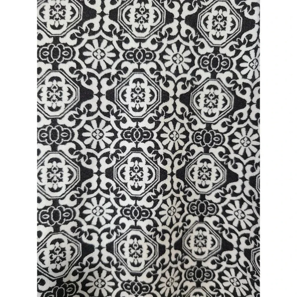 Chico's Women's Secret Stretch Straight Leg Pants 3R Black White Tile Print - Picture 5 of 7